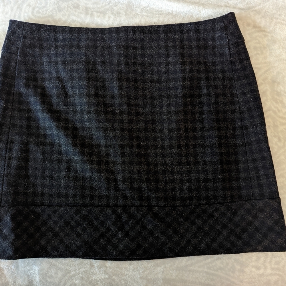 willi smith. size 6. wool short skirt. plaid